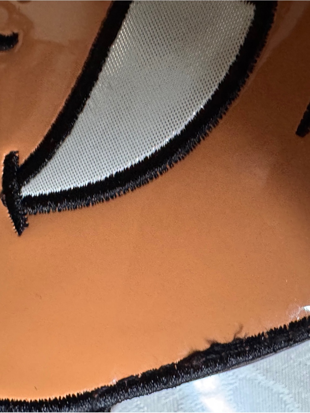 Disney x Danielle Nicole Aladdin Face Crossbody Bag - Picture 8 of 8